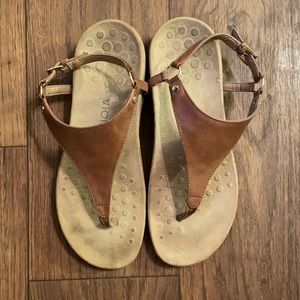 Vionic Sandals Size 8.5